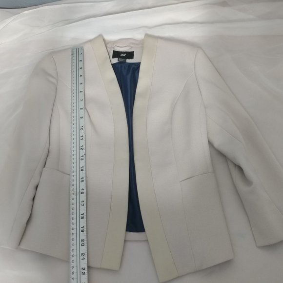 Cream Buttonless H&M Jacket - Picture 9 of 13